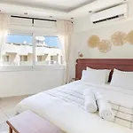 Kastella Blue Near Daire *